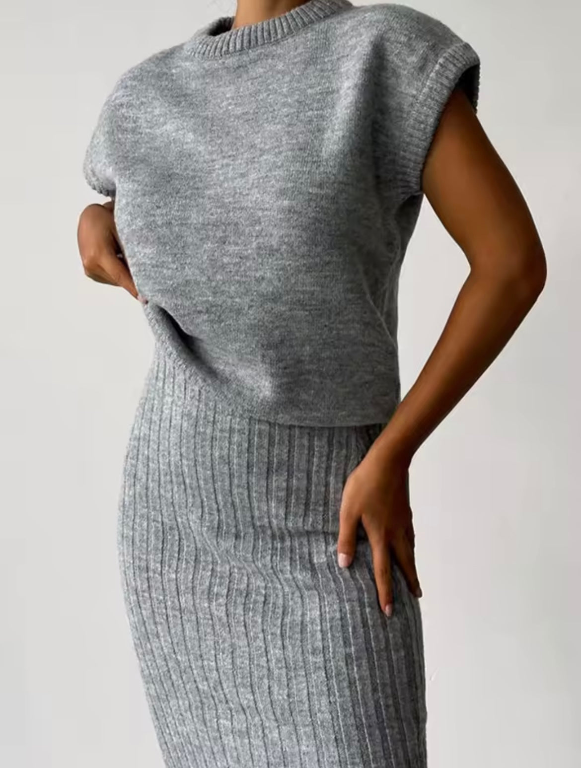 Ärmelloses Pullover-Set – Slim Top & Langer Rock